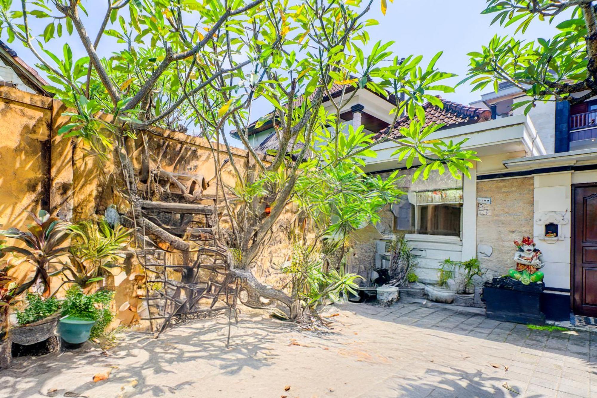 Collection O Bali Near Kedonanan Beach Formerly New Asta Graha Homestay Jimbaran Extérieur photo
